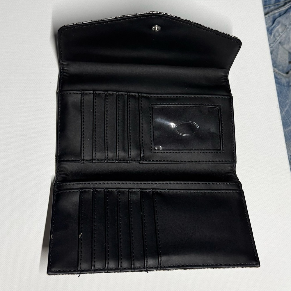 Guess Tri-Fold Signature Print Wallet - Picture 6 of 6